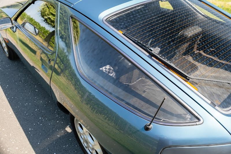 Porsche 928