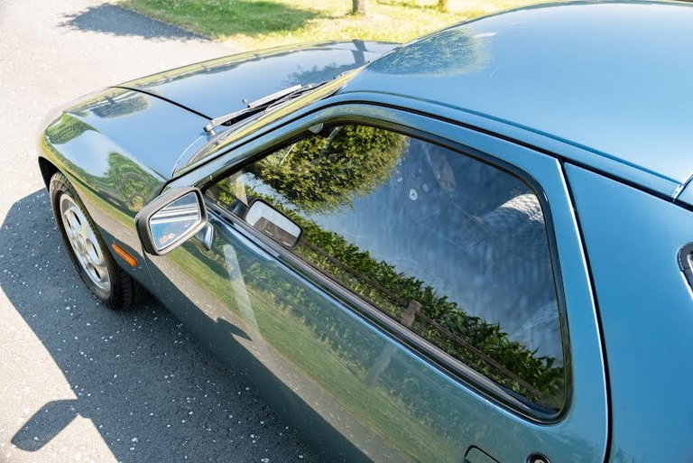 Porsche 928