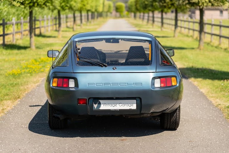 Porsche 928