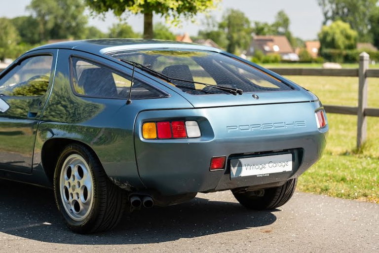 Porsche 928