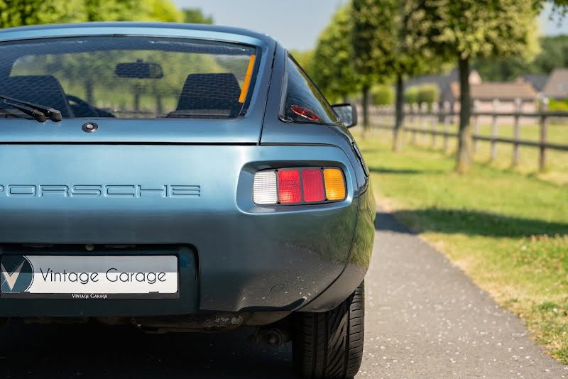 Porsche 928