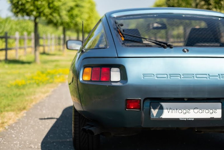 Porsche 928