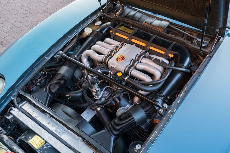 Porsche 928