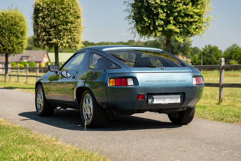 Porsche 928