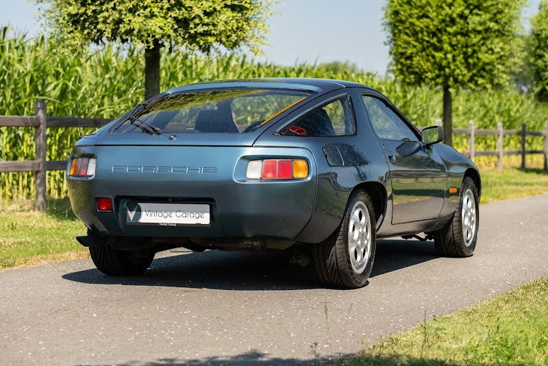 Porsche 928