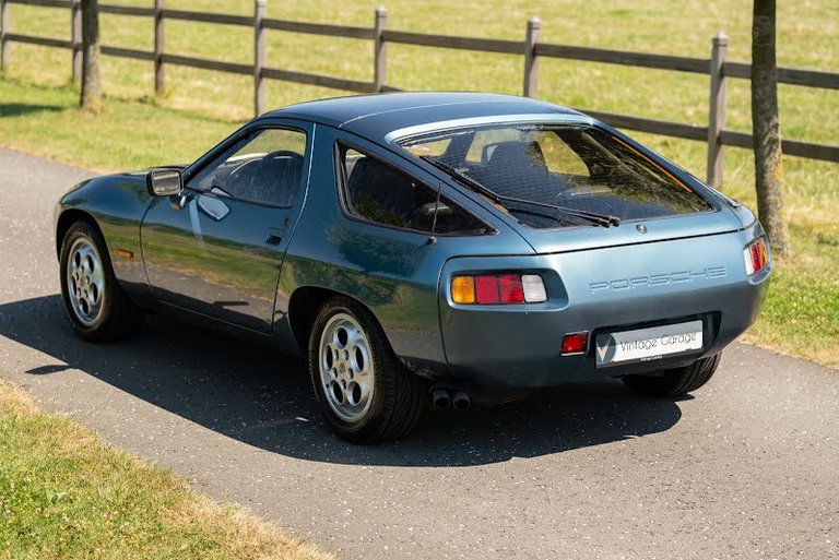Porsche 928