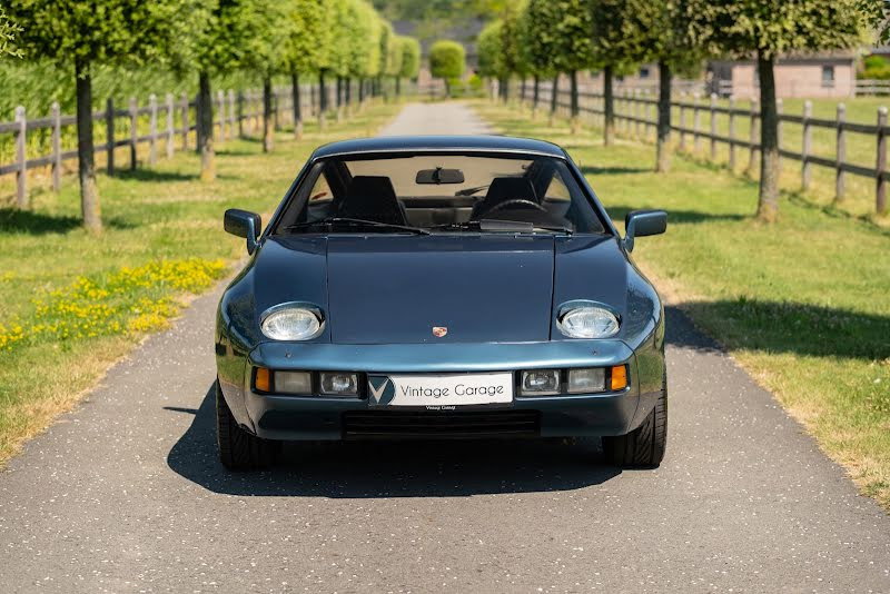 Porsche 928