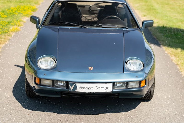 Porsche 928