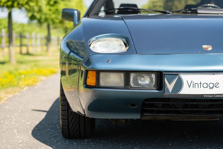 Porsche 928