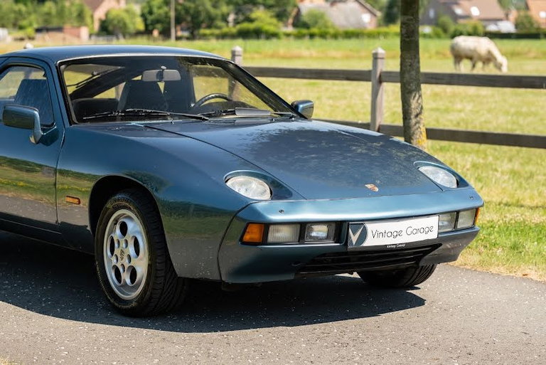 Porsche 928