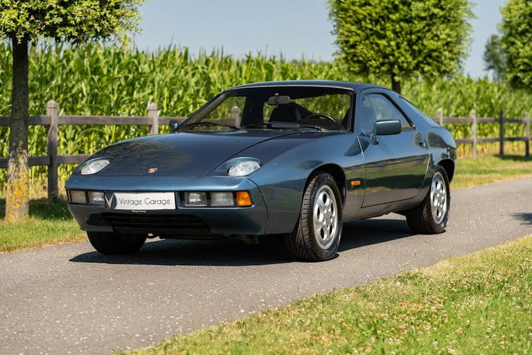 Porsche 928