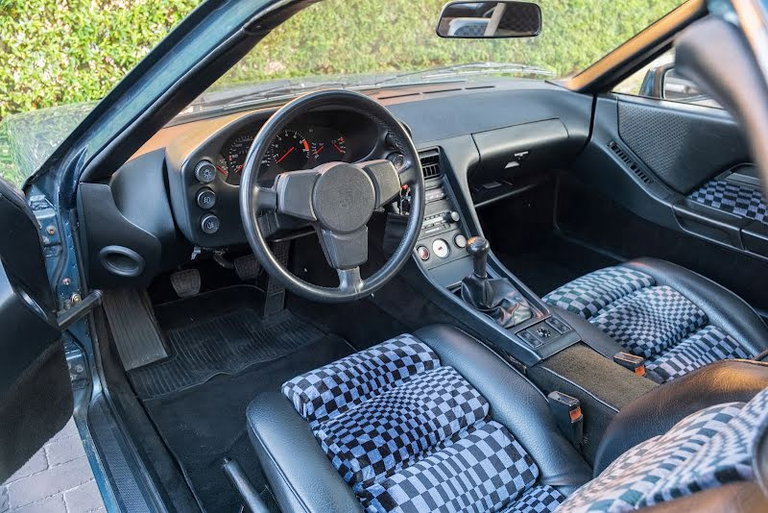 Porsche 928