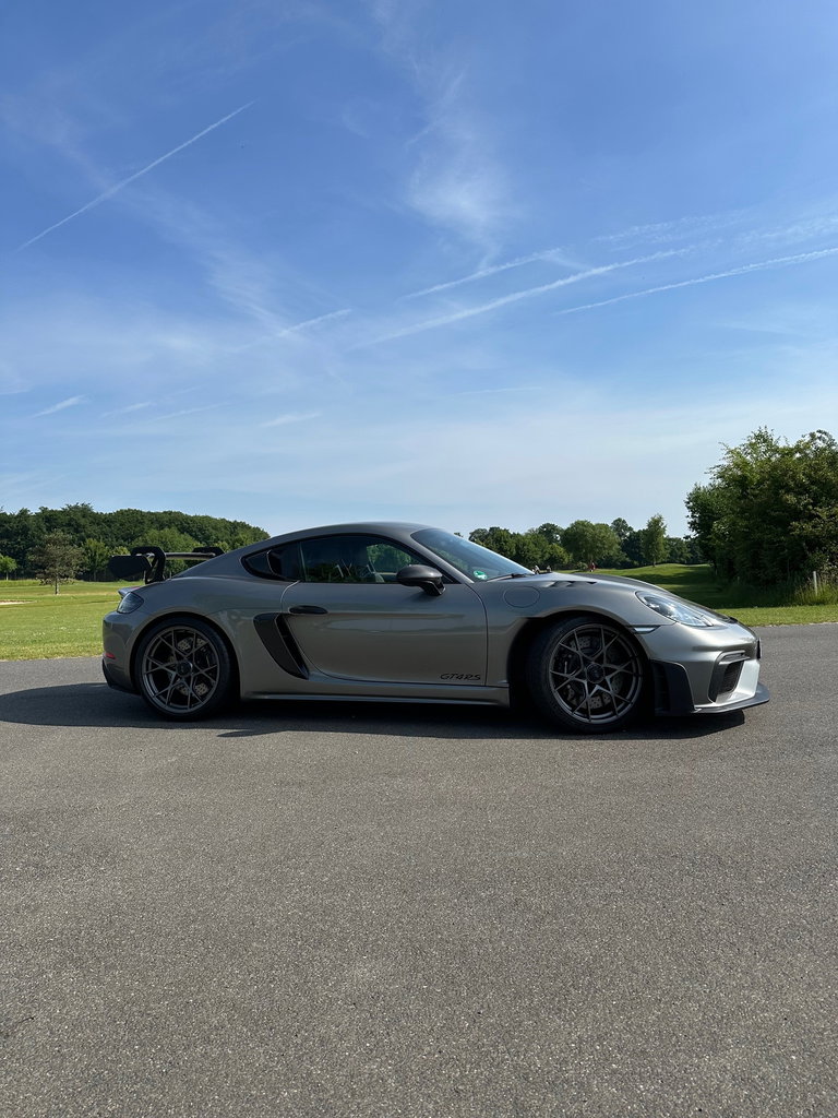 Porsche 718 Cayman GT4 RS