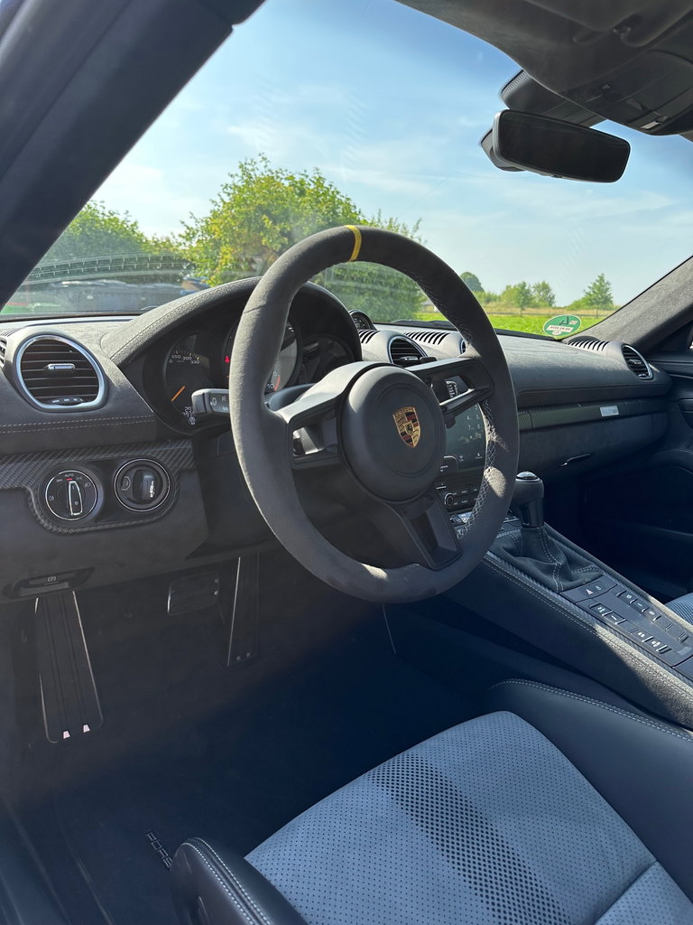 Porsche 718 Cayman GT4 RS