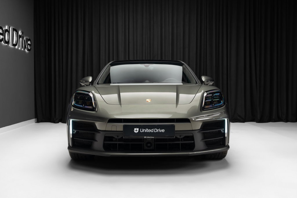 Porsche Panamera 4