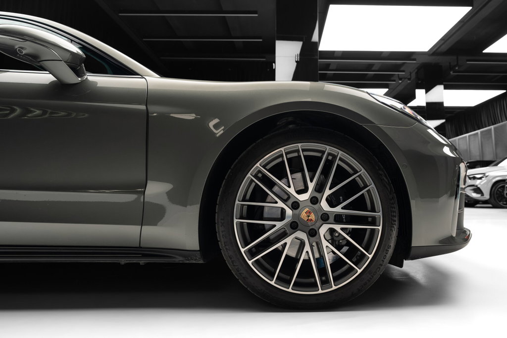 Porsche Panamera 4