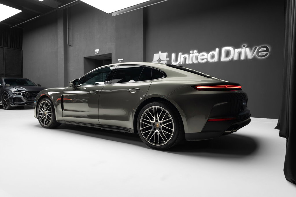 Porsche Panamera 4