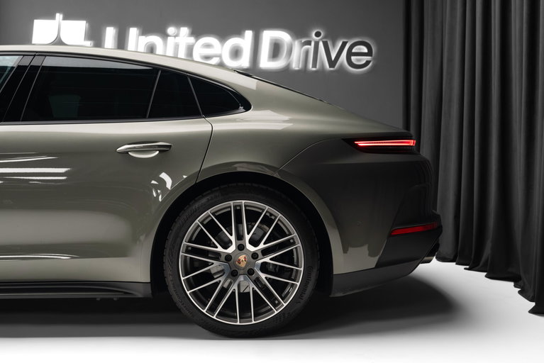 Porsche Panamera 4