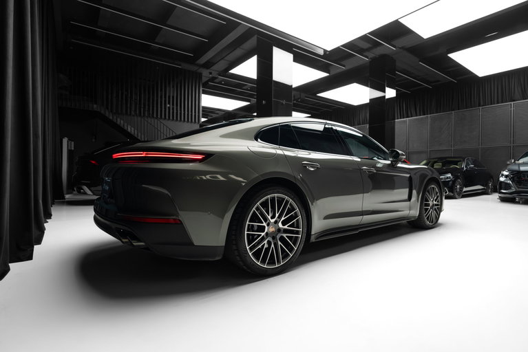 Porsche Panamera 4