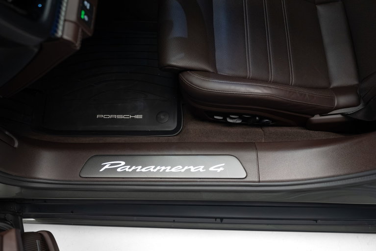 Porsche Panamera 4