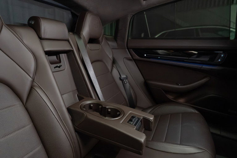 Porsche Panamera 4