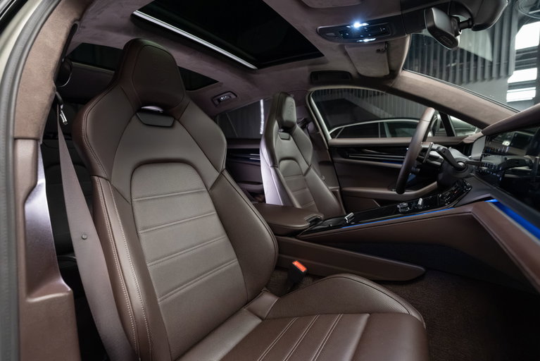 Porsche Panamera 4