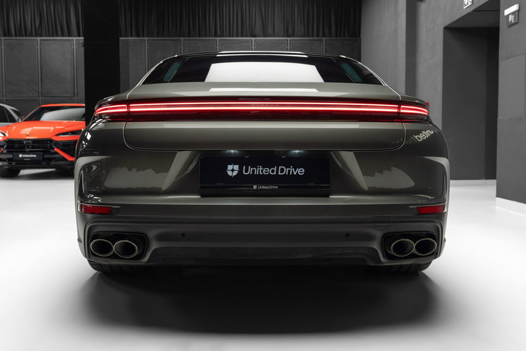 Porsche Panamera 4