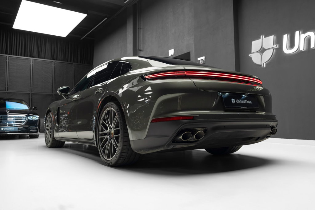 Porsche Panamera 4