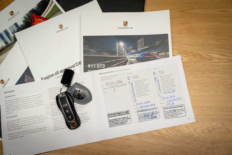 Porsche 992 GT3 Touring