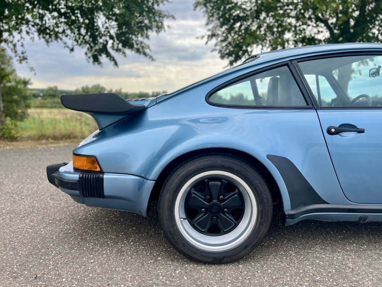 Porsche 911 Turbo 3.3