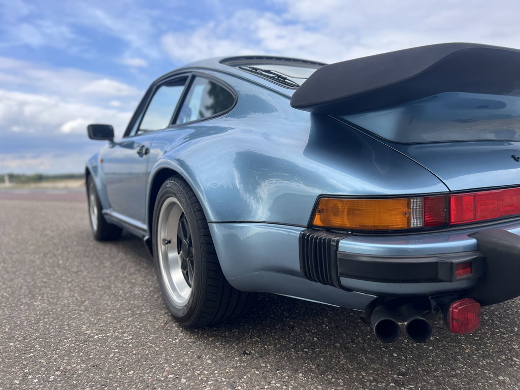 Porsche 911 Turbo 3.3