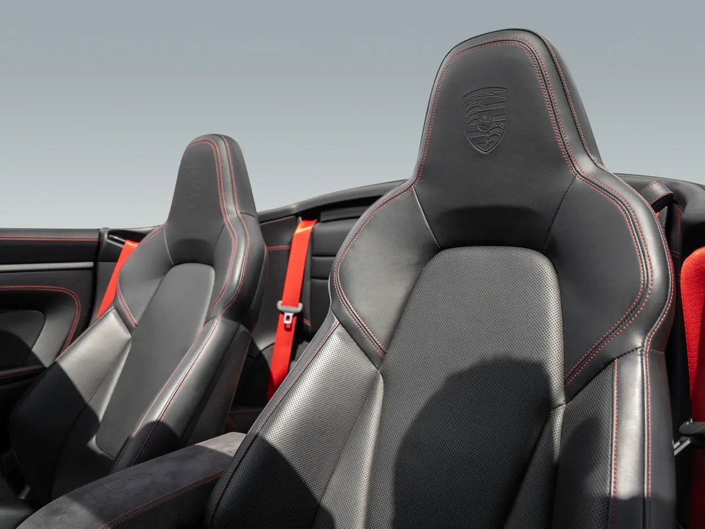Porsche 992 Carrera 4S