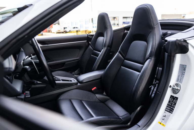 Porsche 992 Carrera