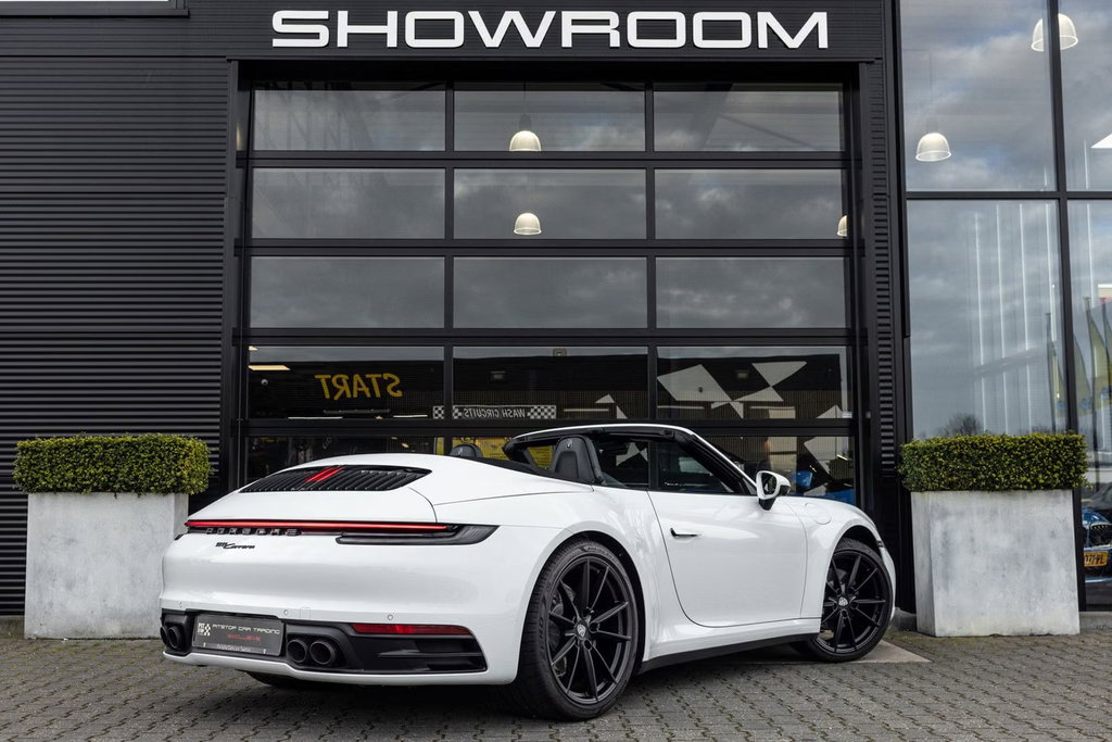Porsche 992 Carrera