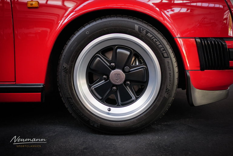 Porsche 911 Carrera 3.2