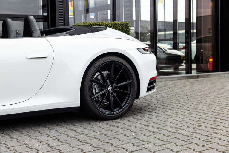 Porsche 992 Carrera