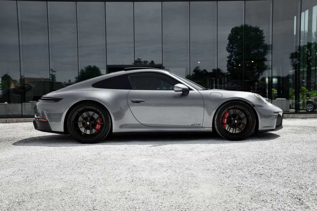 Porsche 992.2 Carrera GTS