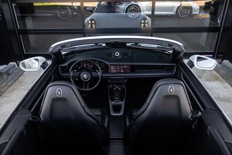 Porsche 992 Carrera