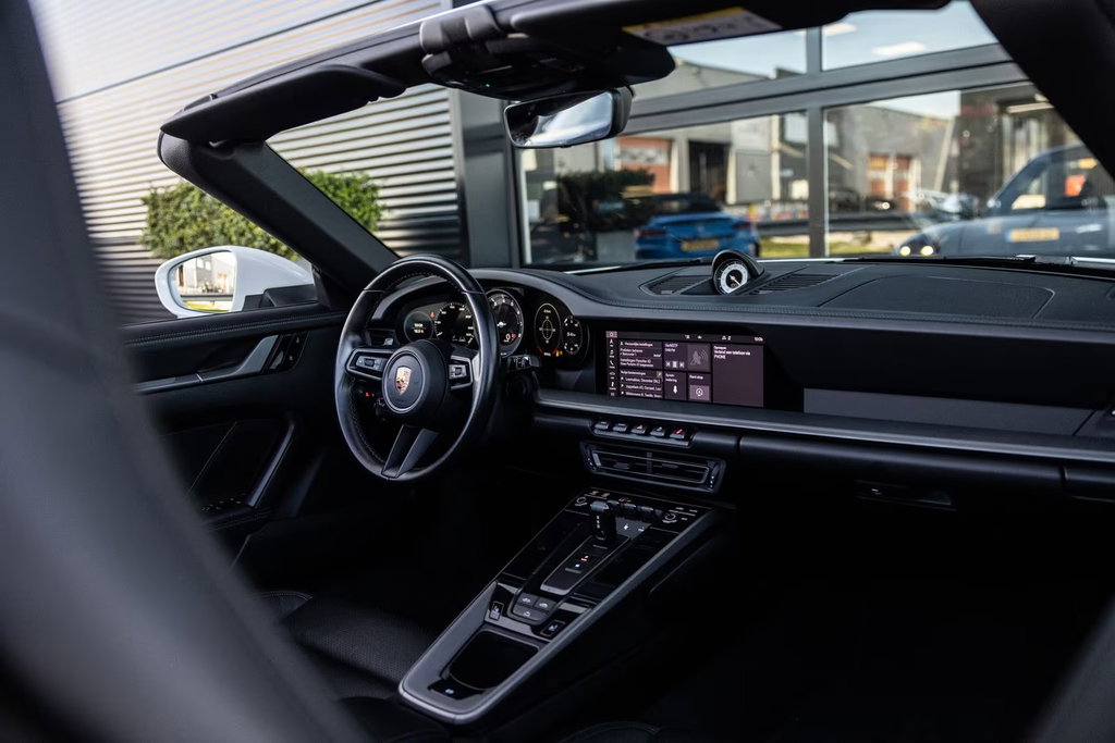 Porsche 992 Carrera