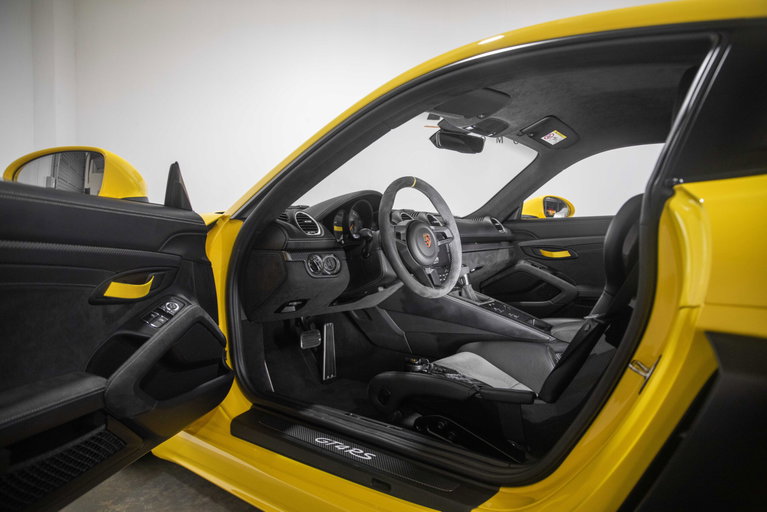 Porsche 718 Cayman GT4 RS