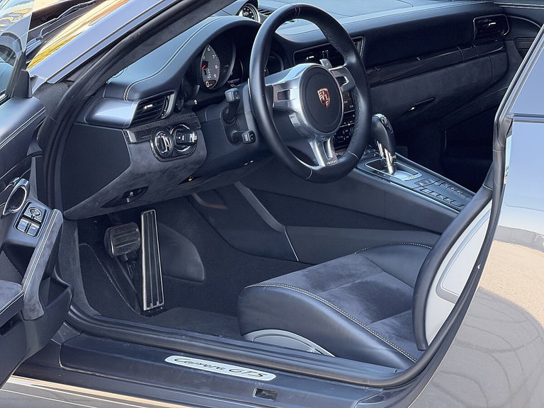 Porsche 991 Carrera GTS