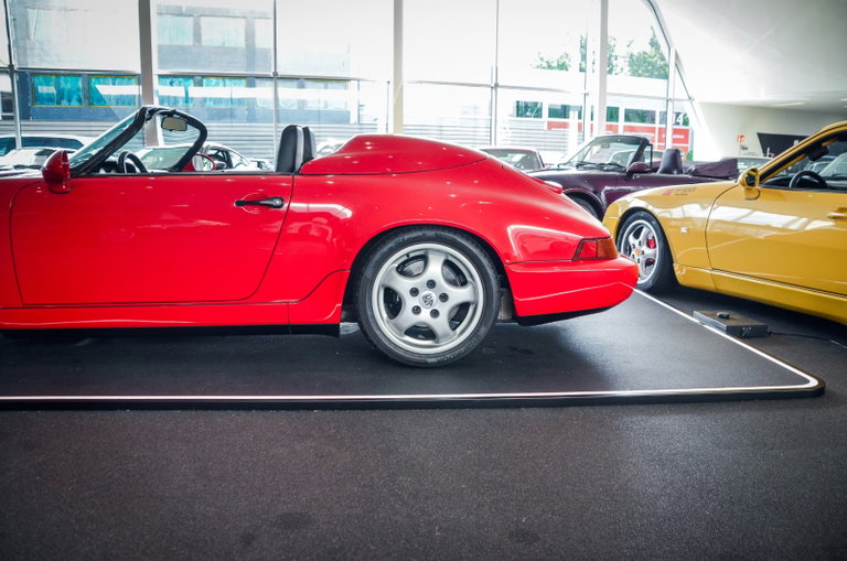 Porsche 964 Carrera 2 Speedster