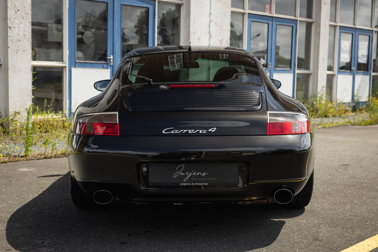 Porsche 996 Carrera 4