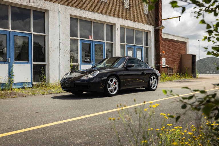 Porsche 996 Carrera 4