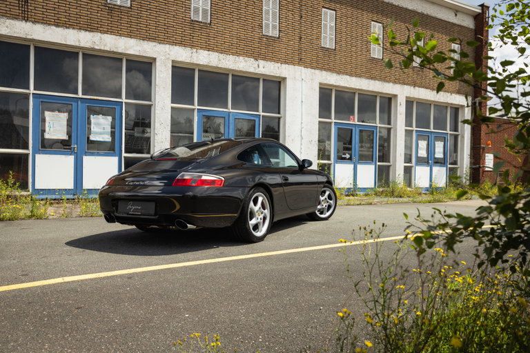 Porsche 996 Carrera 4