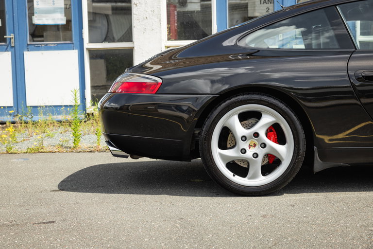 Porsche 996 Carrera 4