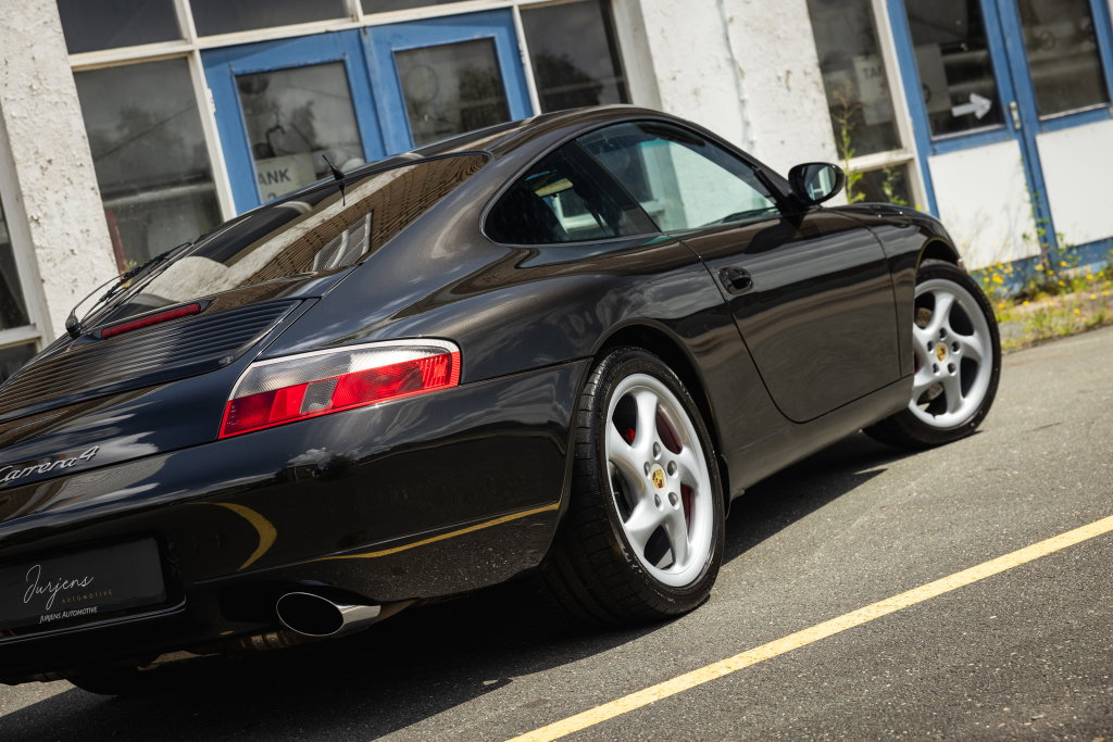 Porsche 996 Carrera 4