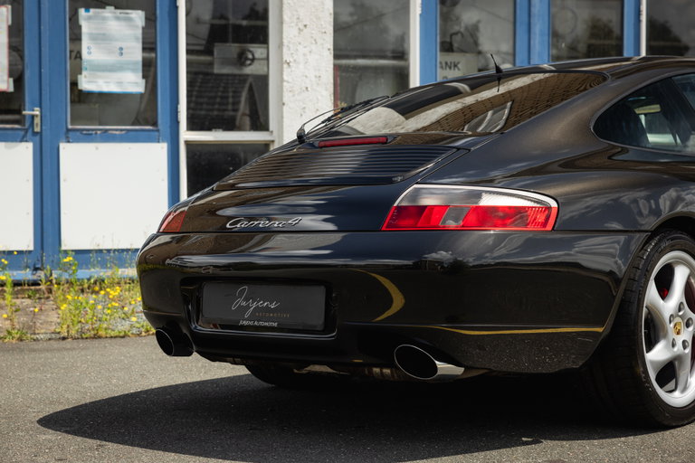 Porsche 996 Carrera 4