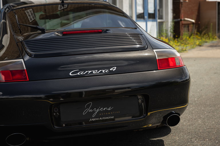 Porsche 996 Carrera 4
