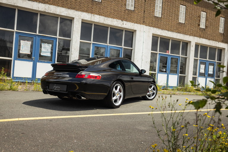 Porsche 996 Carrera 4